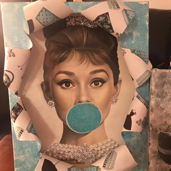 Canvas Art-Audrey Hepburn-Bubble Gum Audrey-Canvas-Gift-Photo Art Busted Canvas - Picture 1 of 3